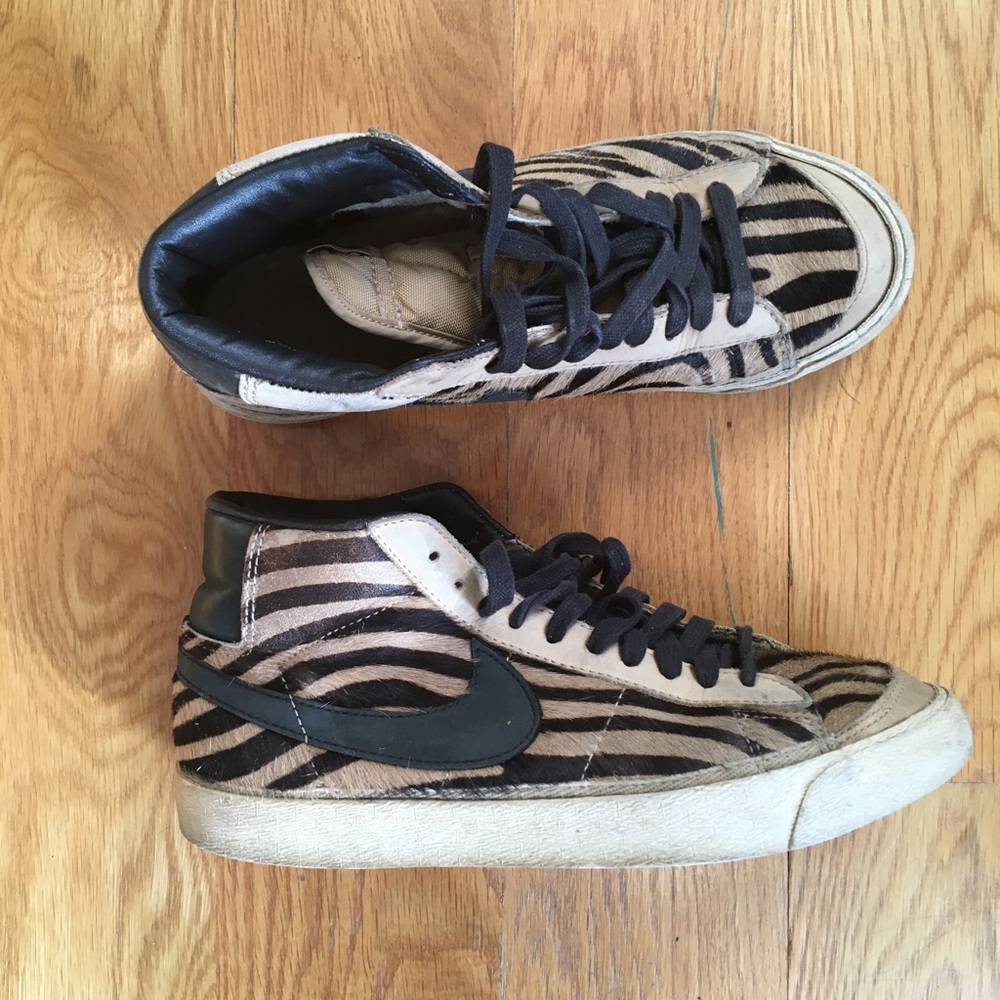 NIKE - Tiger Stripe Ladies’ Sneaker